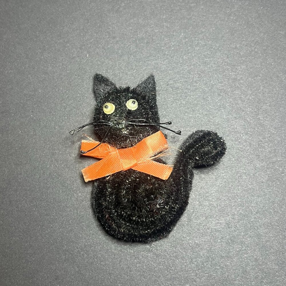 VTG Handmade Black Pipe Cleaner Cat w/ Googly Eyes & Orange Bow Halloween Brooch